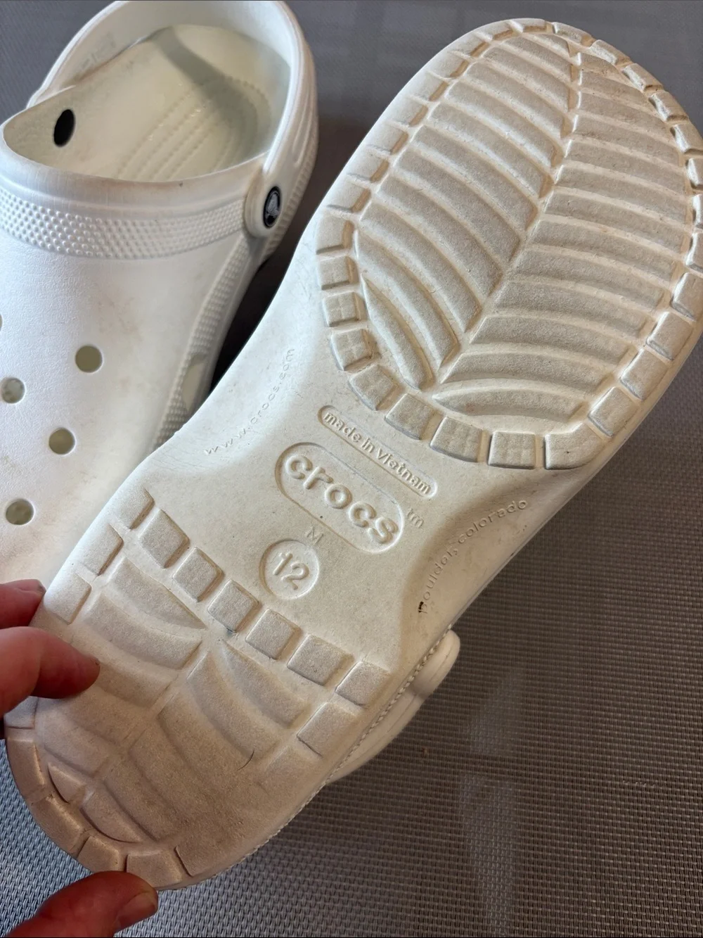 CROCS men’s sz 12 Classic White Slip-On Clogs with Heel Strap EUC
